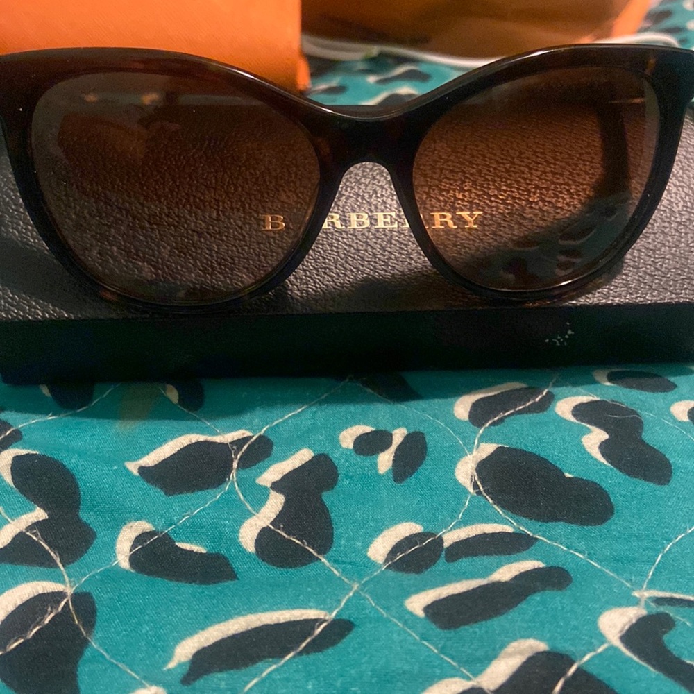 Burberry cat eye sunglasses